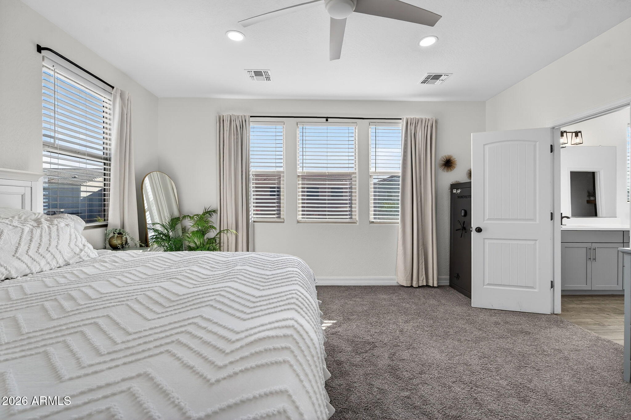 1663 W GORDON Street