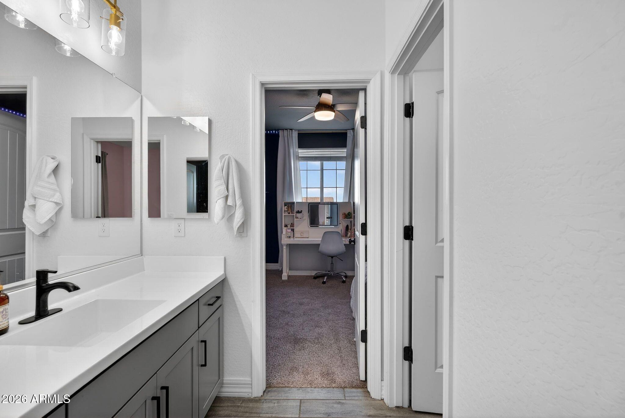 1663 W GORDON Street