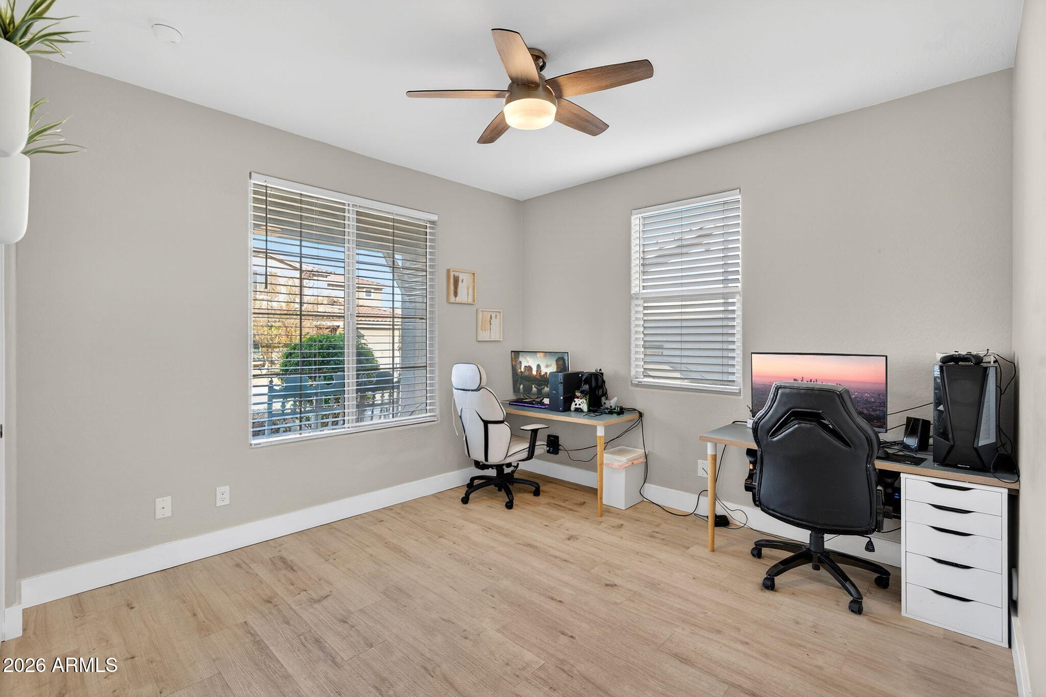 1663 W GORDON Street