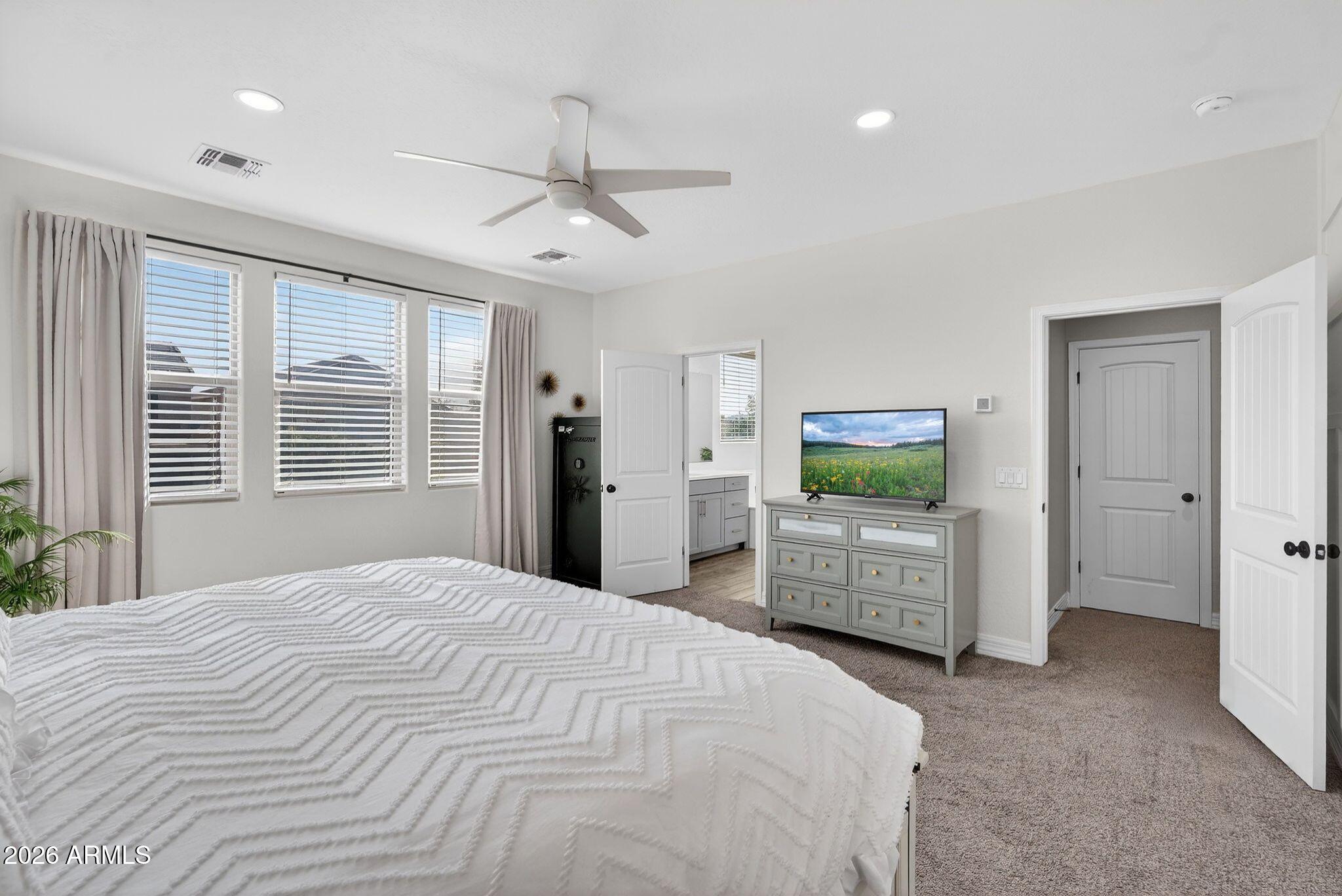 1663 W GORDON Street