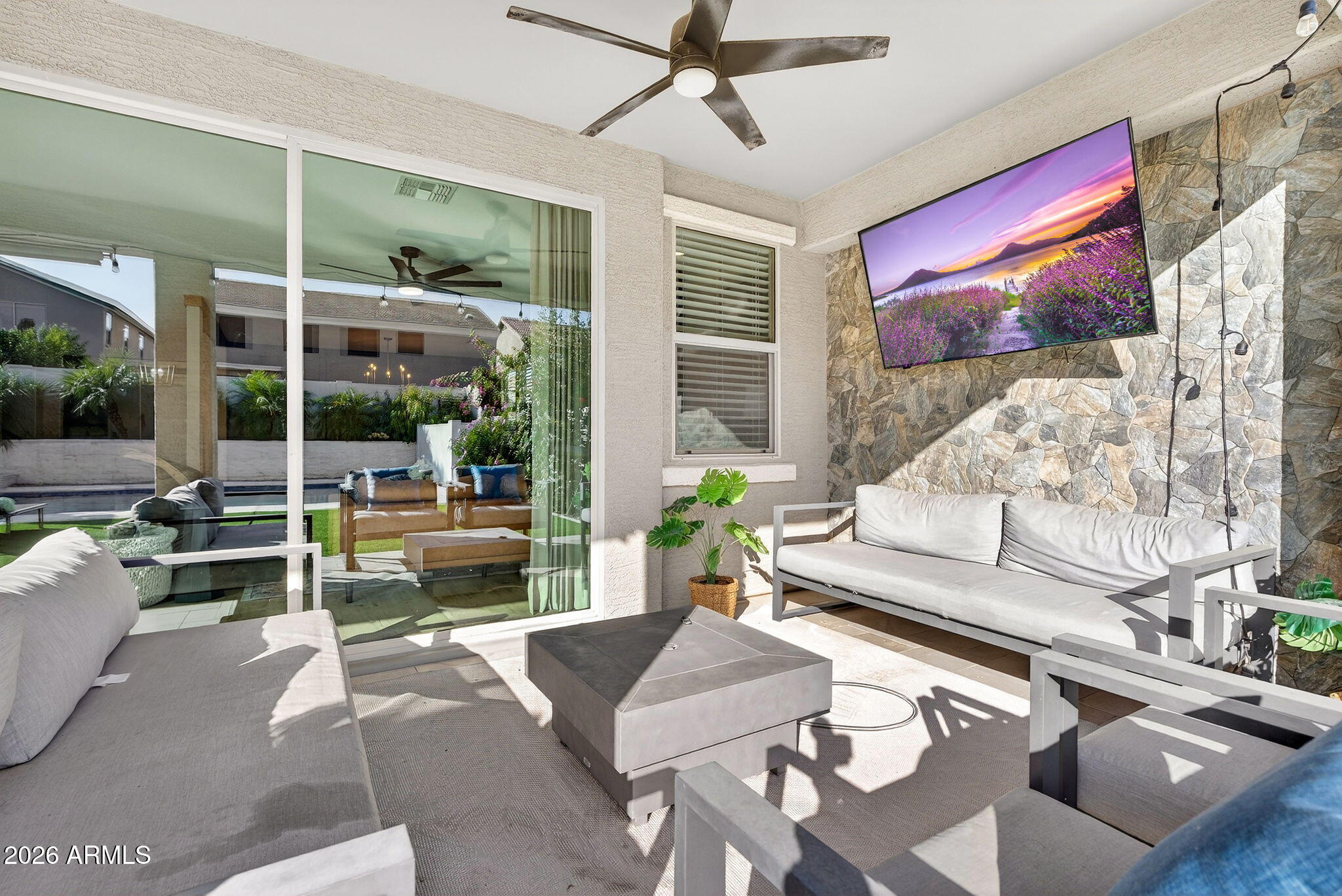 1663 W GORDON Street