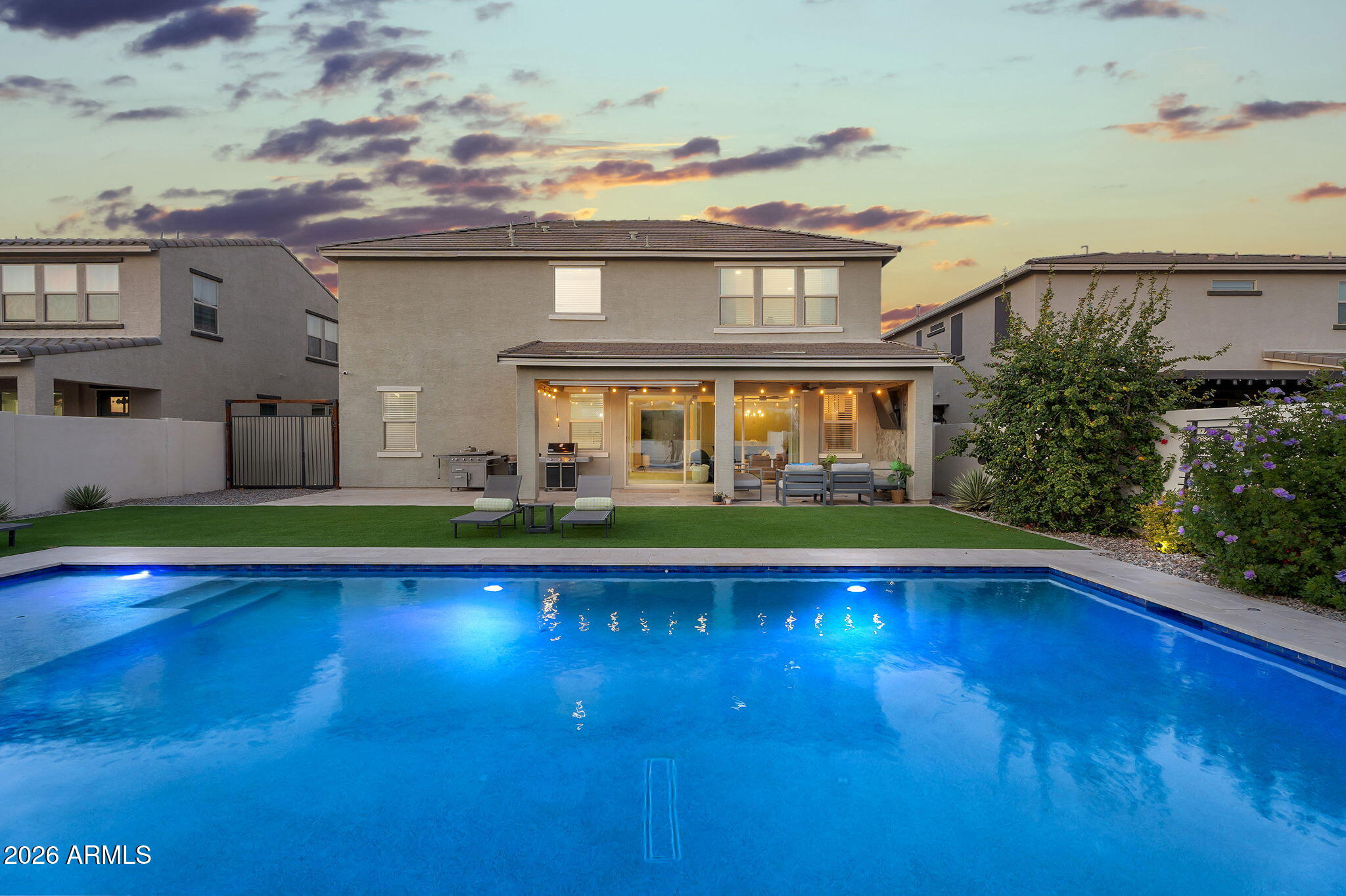 1663 W GORDON Street