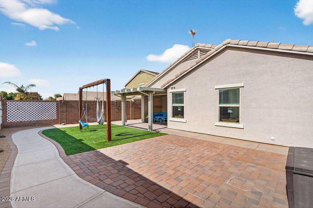 2033 E SADDLEBROOK Road