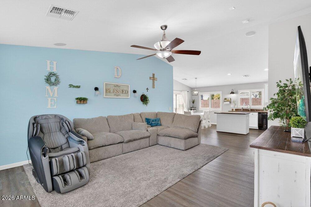 2033 E SADDLEBROOK Road