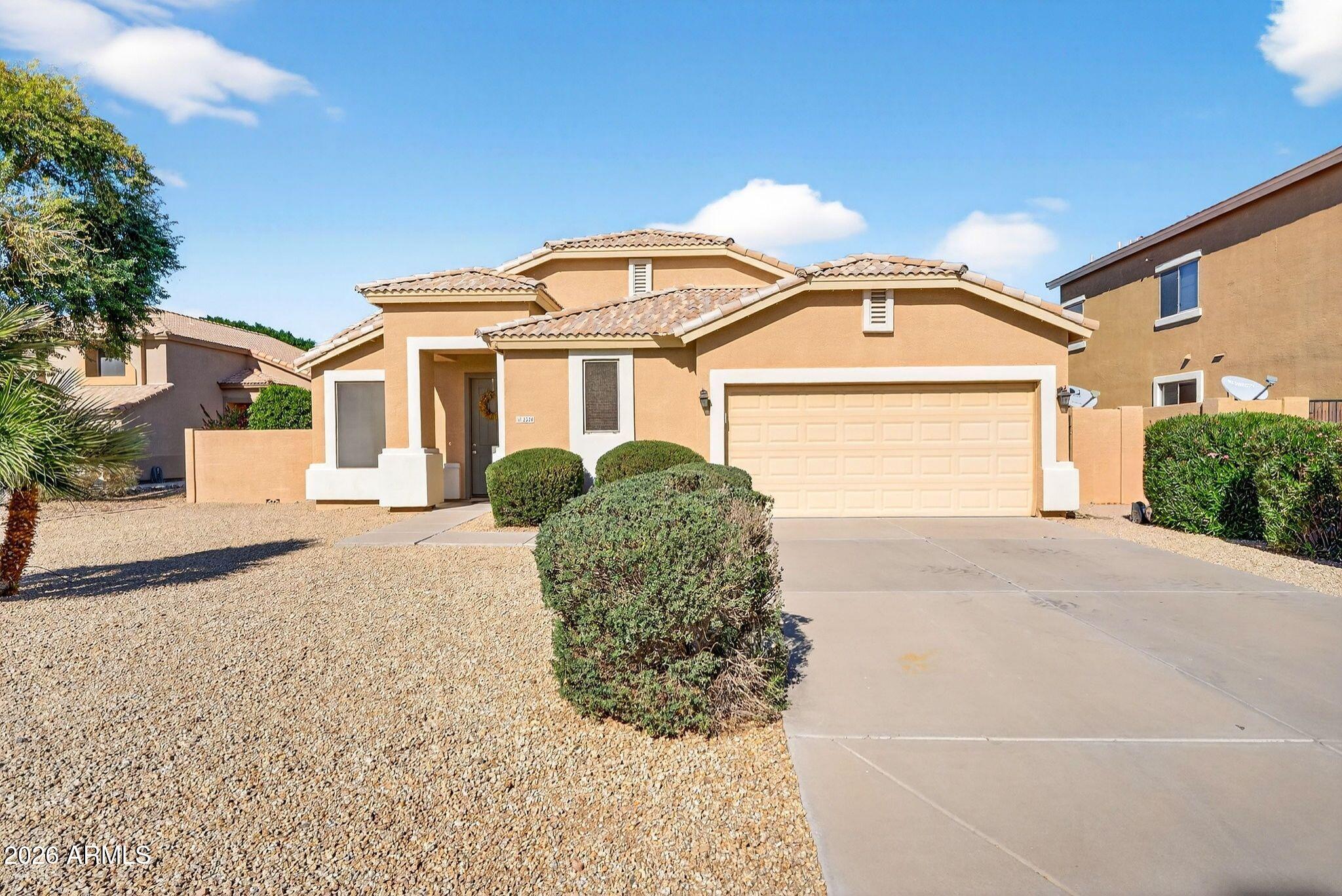 3234 E LARK Court