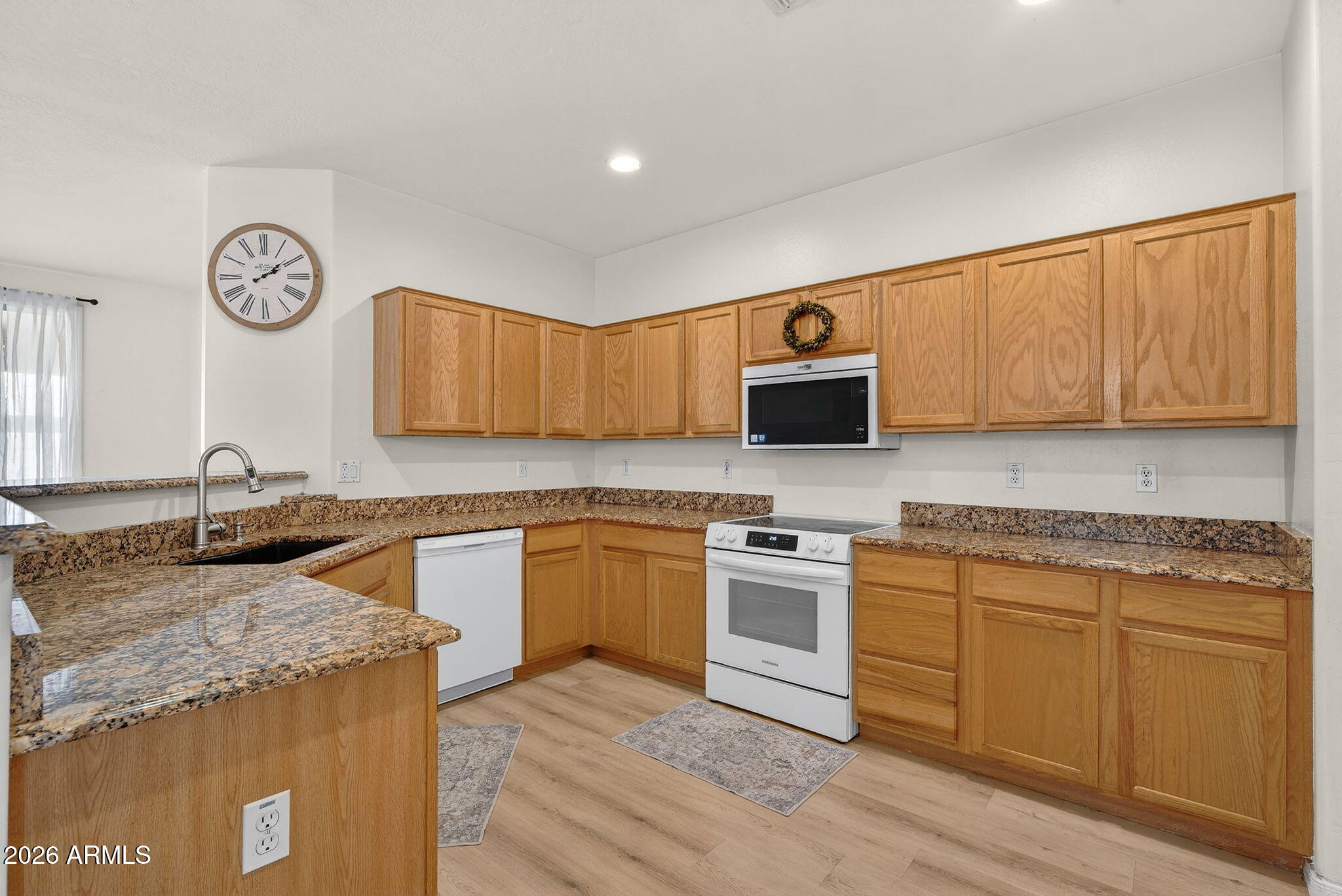 3234 E LARK Court