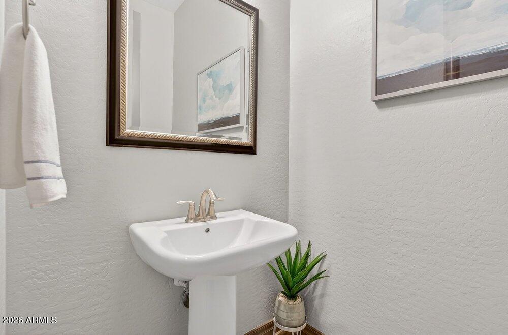 20200 E NIGHTHAWK Way