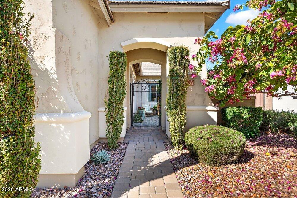 20200 E NIGHTHAWK Way