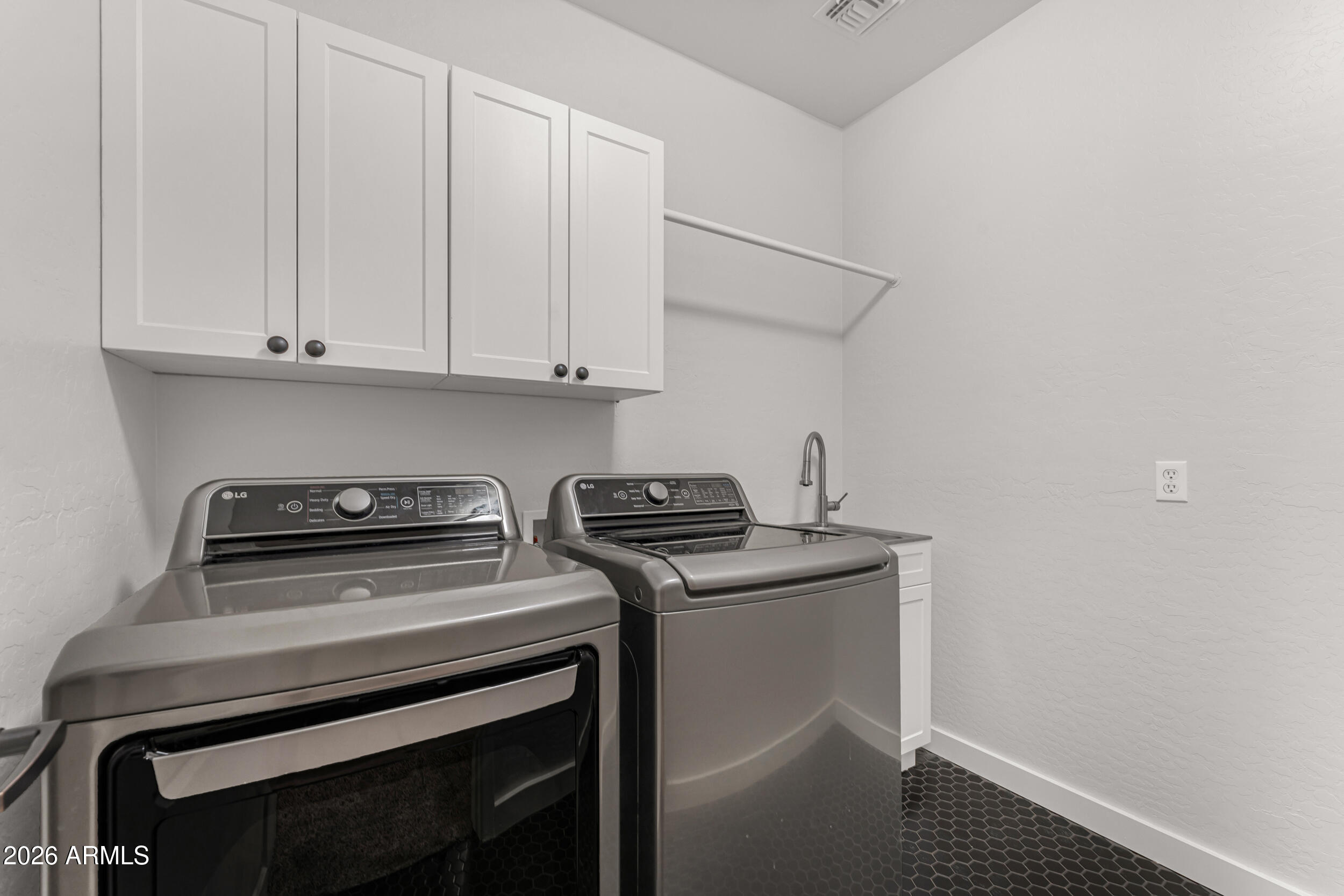 8148 E SIENNA Street