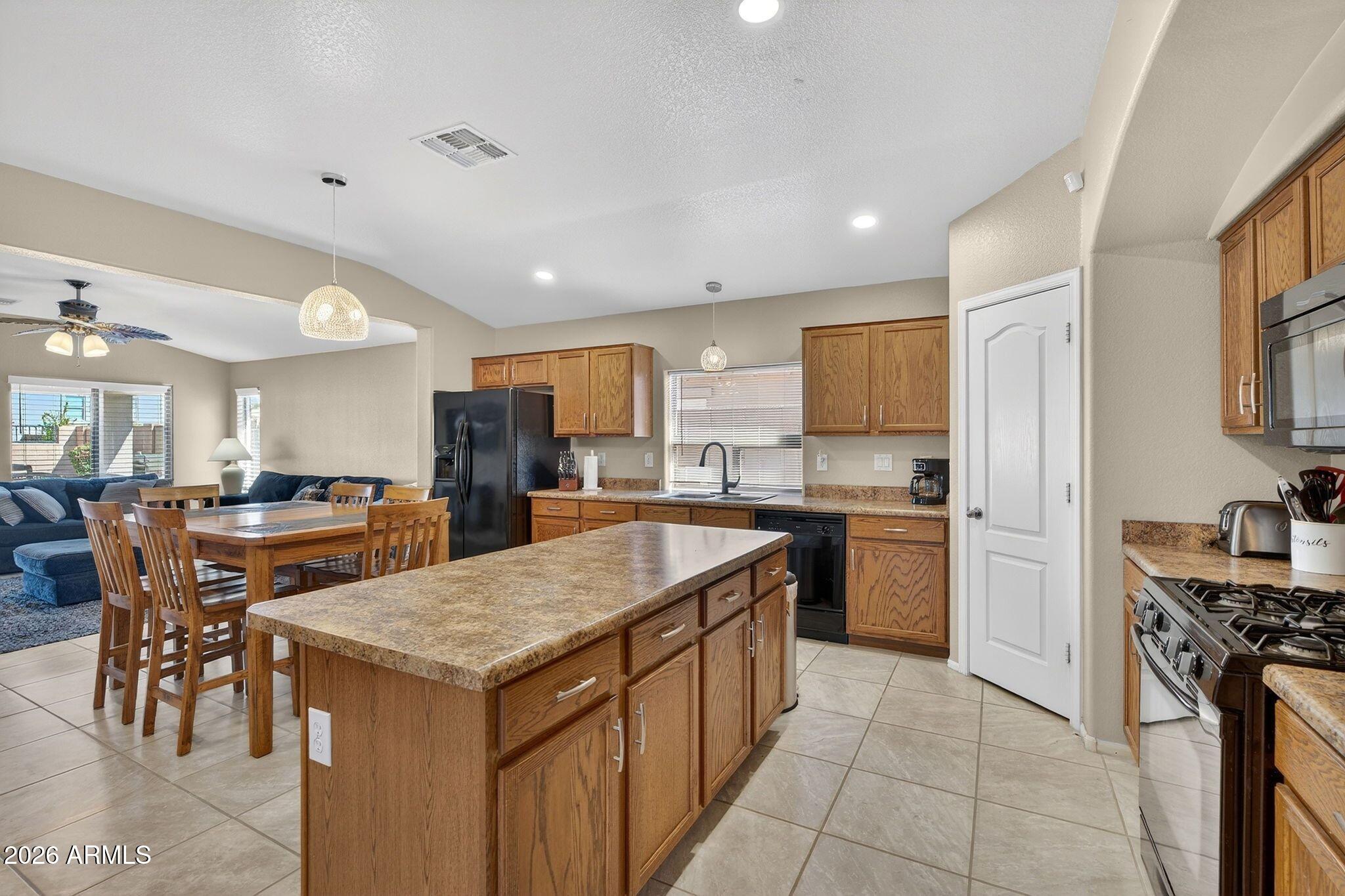 29207 N MOUNTAIN VIEW Road