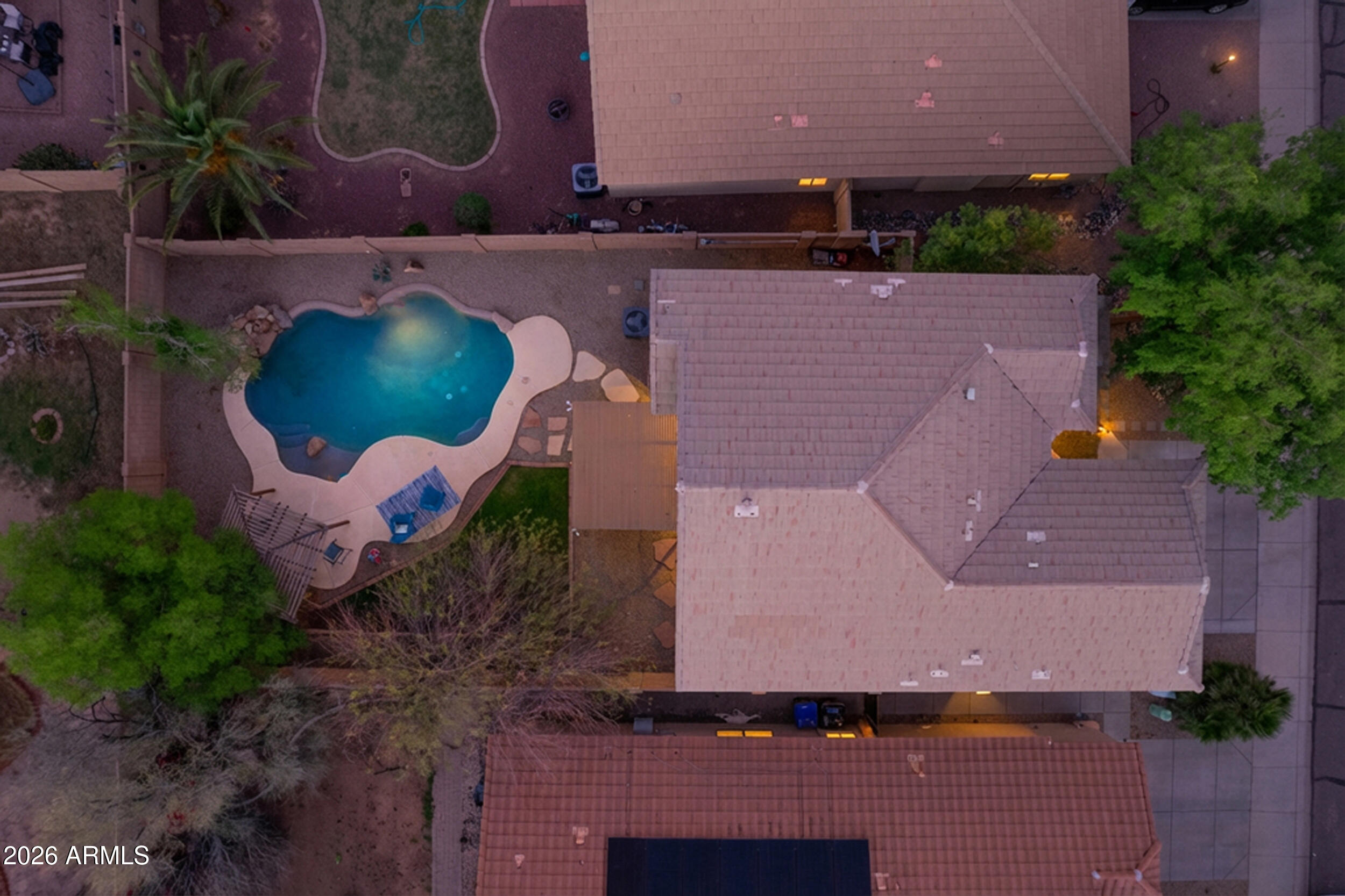 812 E LOVEGRASS Drive