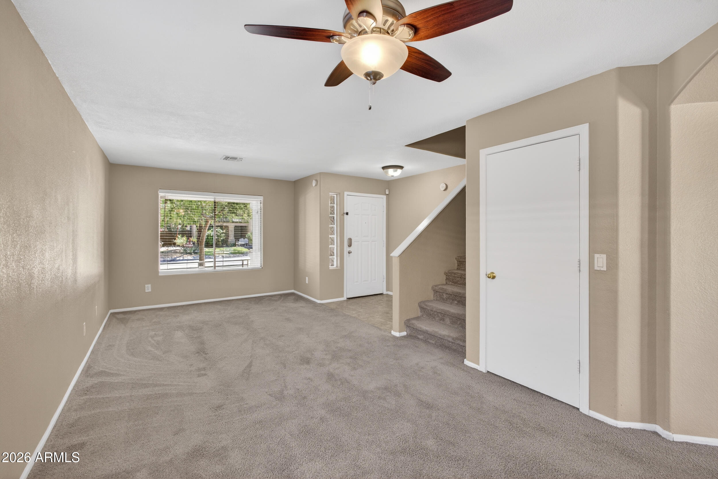 812 E LOVEGRASS Drive