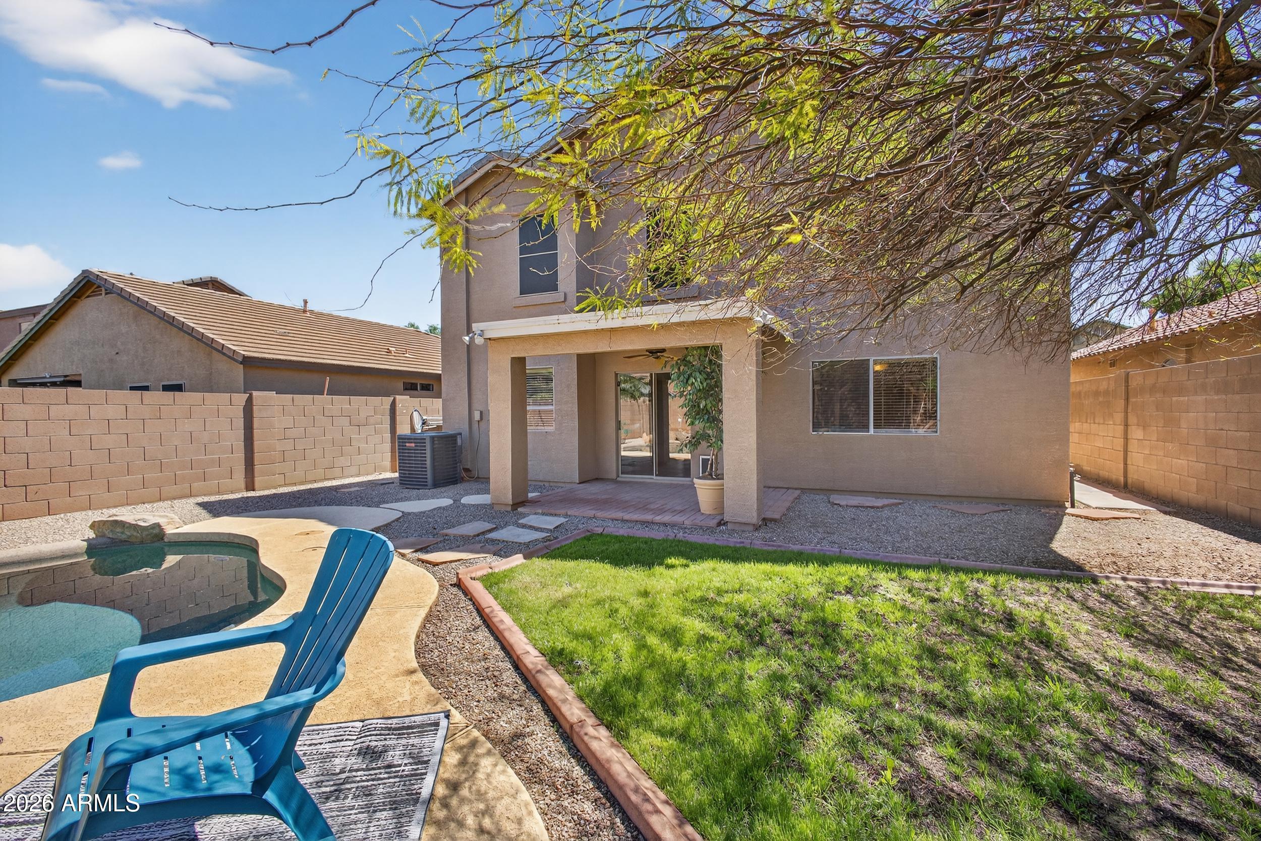 812 E LOVEGRASS Drive