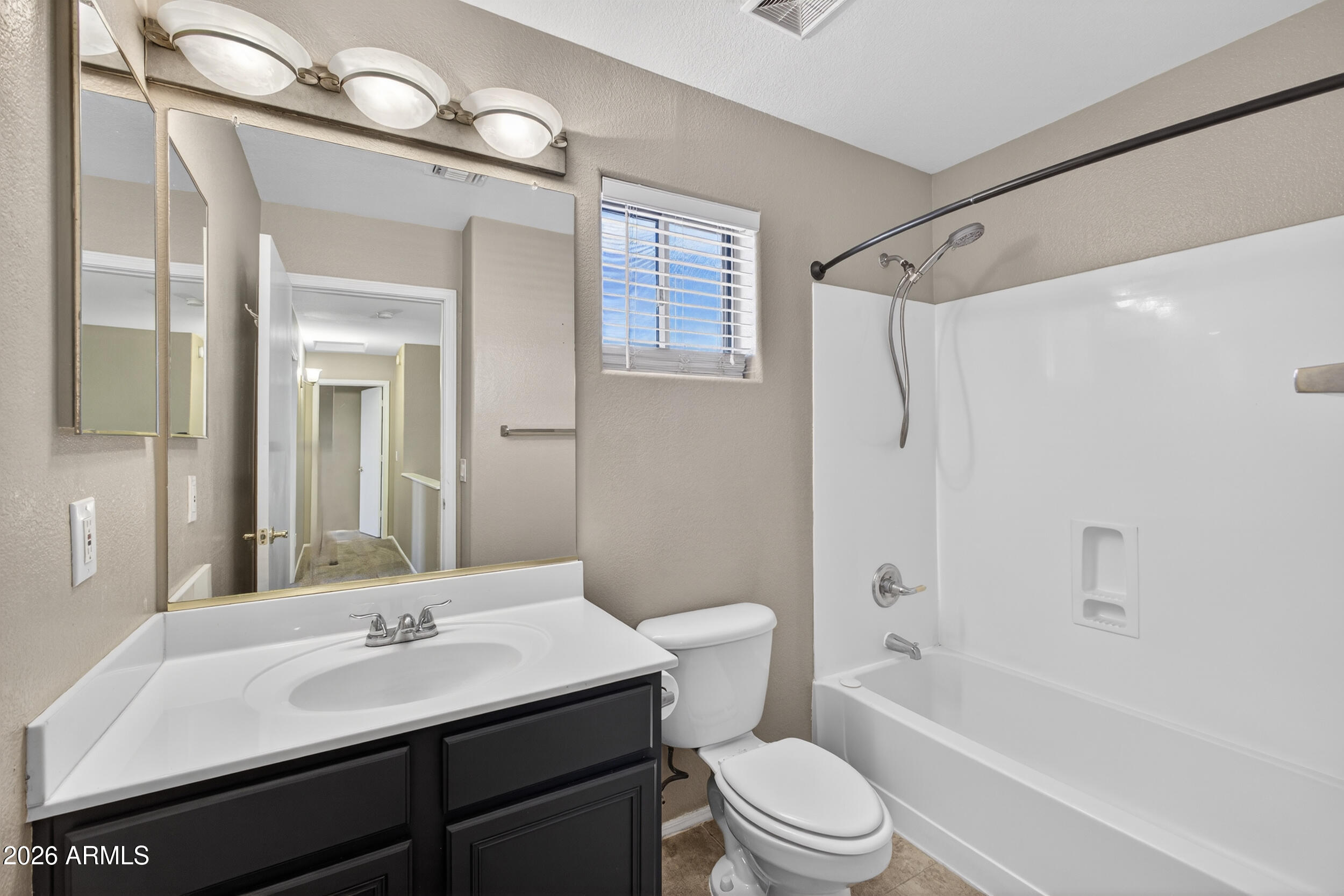 812 E LOVEGRASS Drive