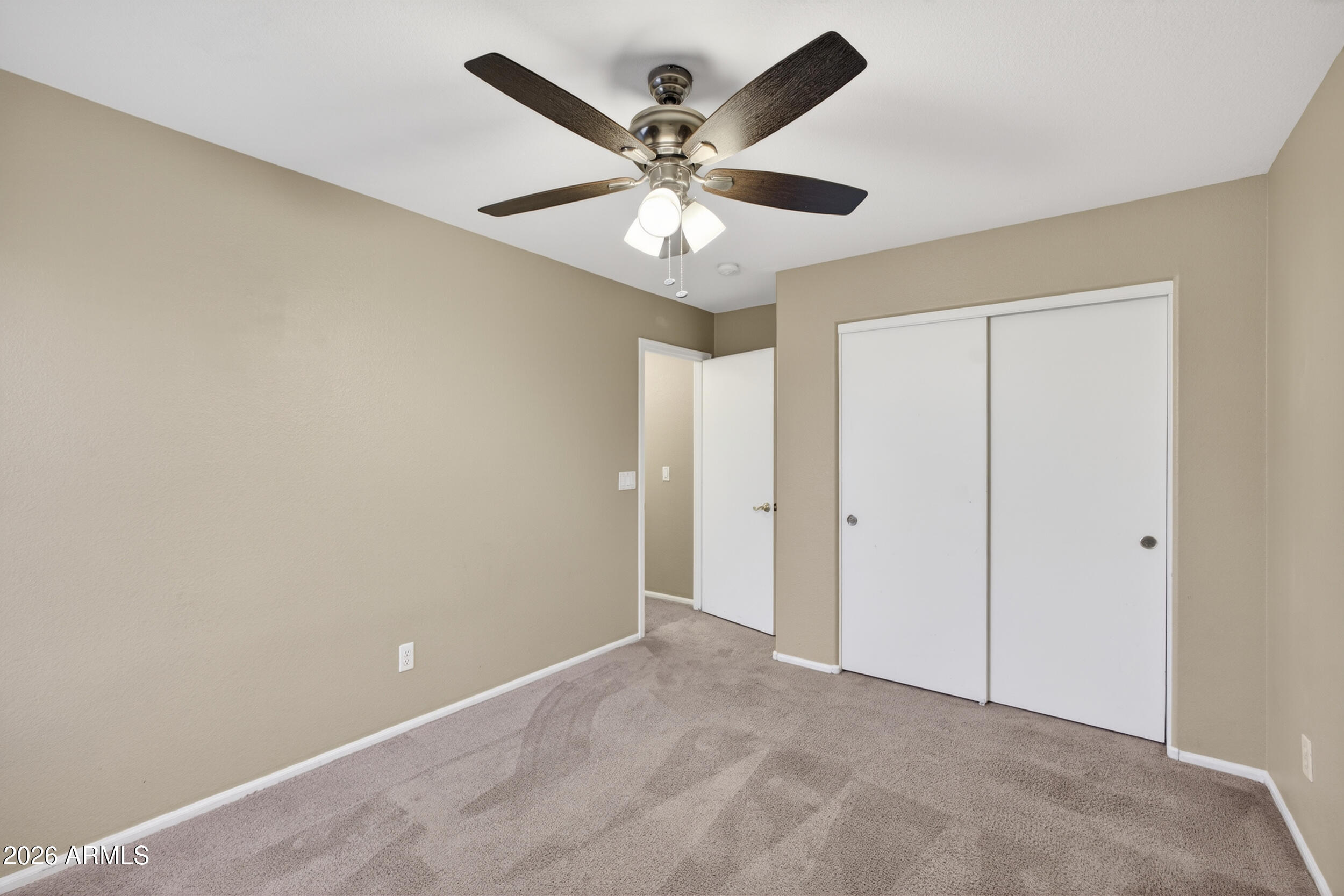 812 E LOVEGRASS Drive