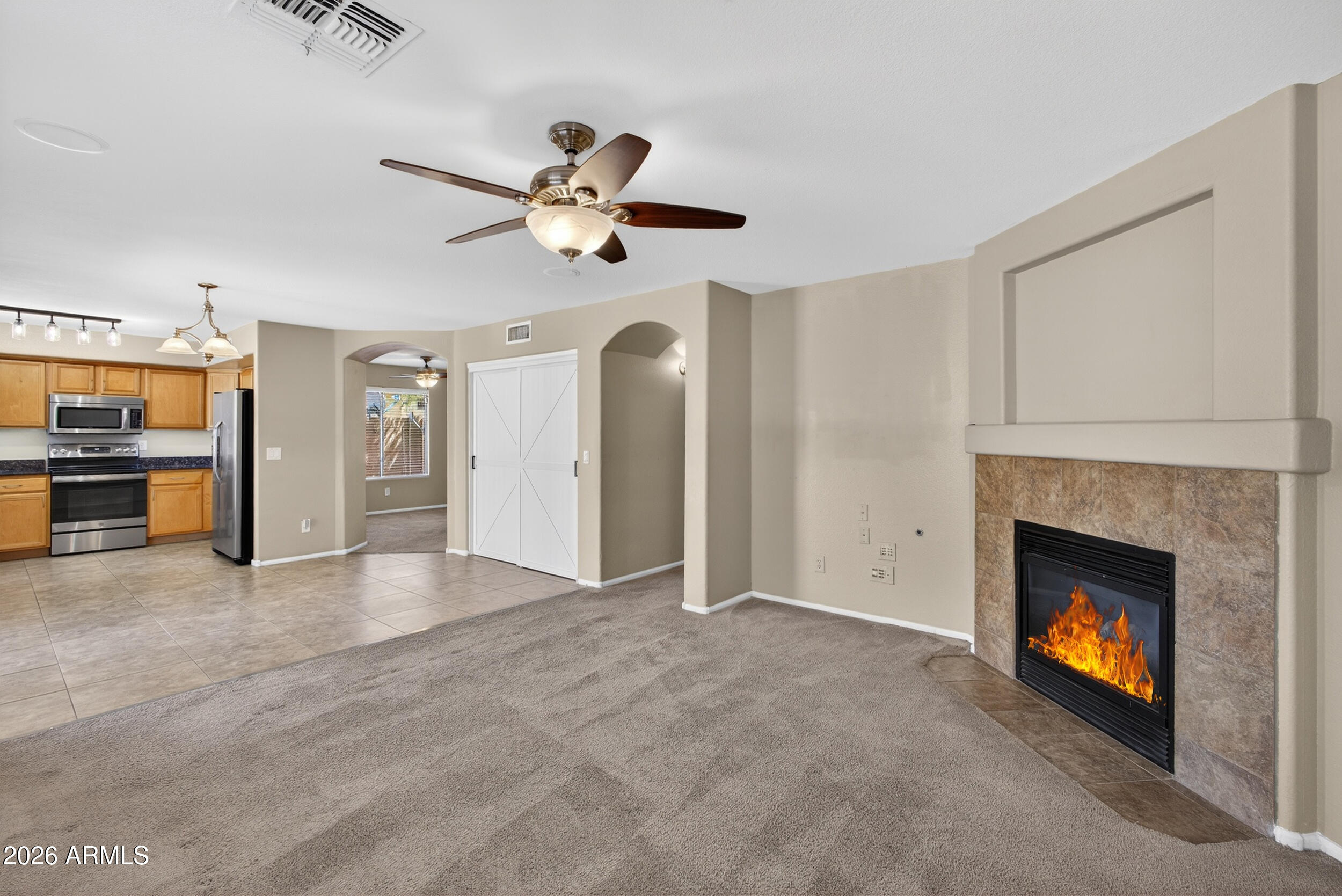 812 E LOVEGRASS Drive