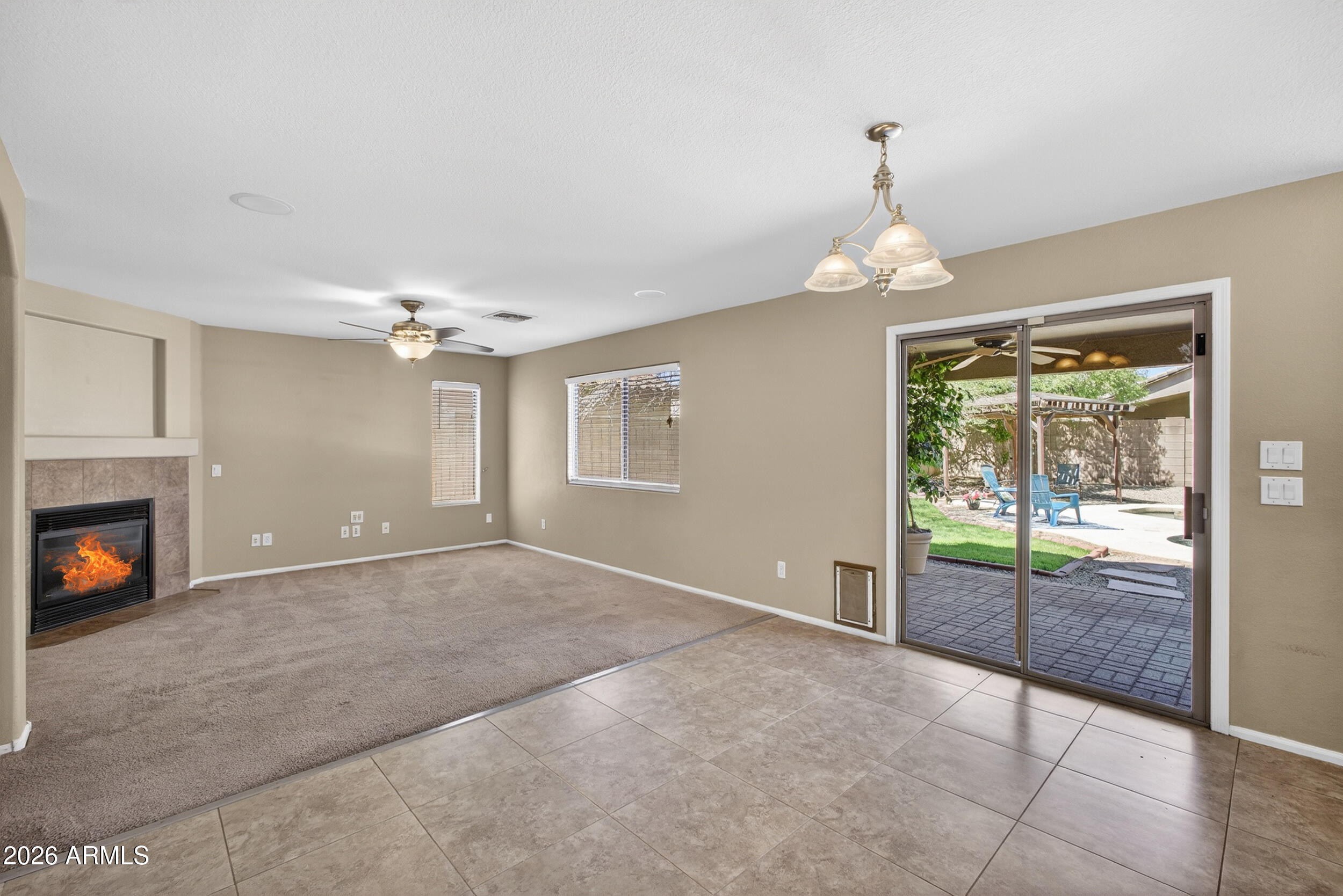 812 E LOVEGRASS Drive