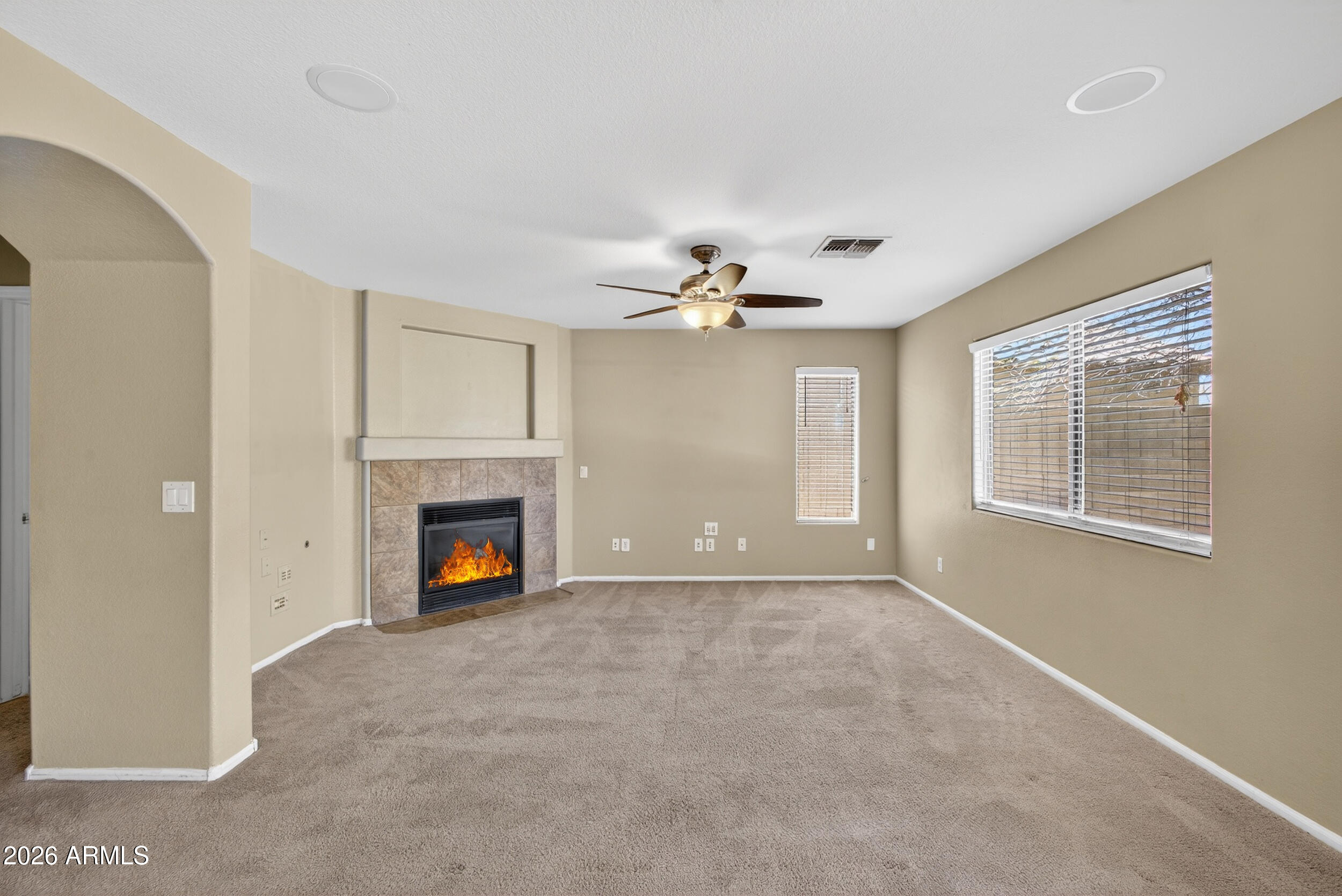 812 E LOVEGRASS Drive