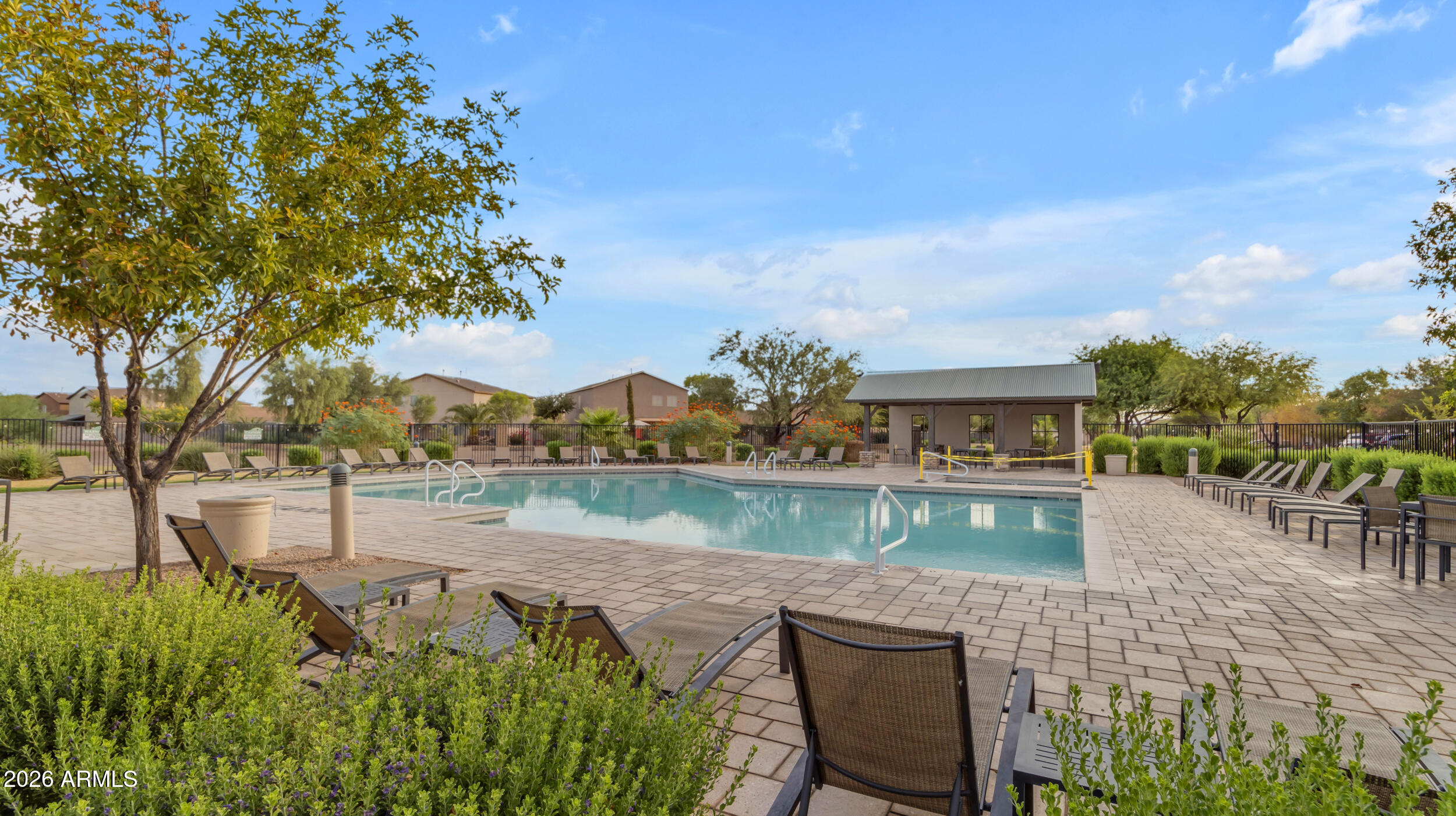 812 E LOVEGRASS Drive