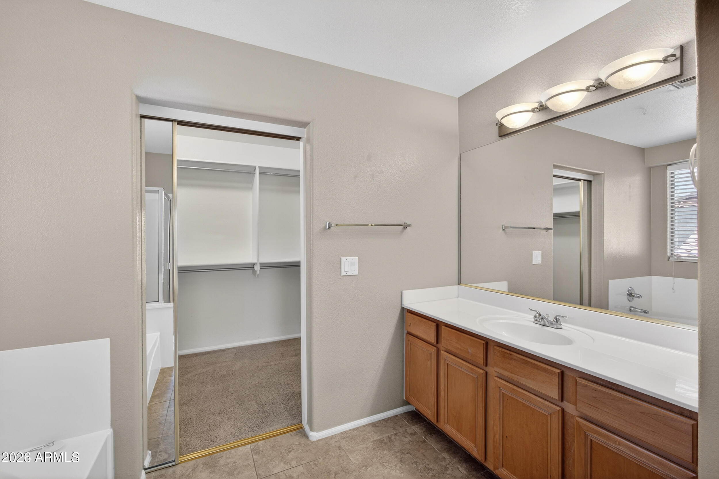 812 E LOVEGRASS Drive