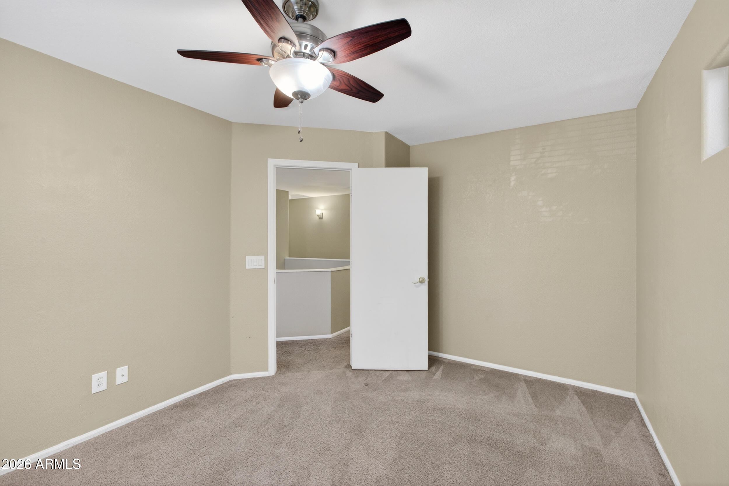 812 E LOVEGRASS Drive