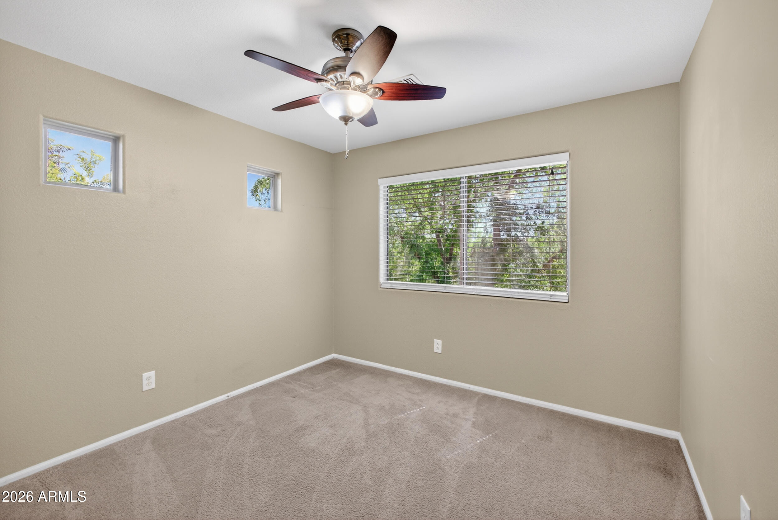 812 E LOVEGRASS Drive