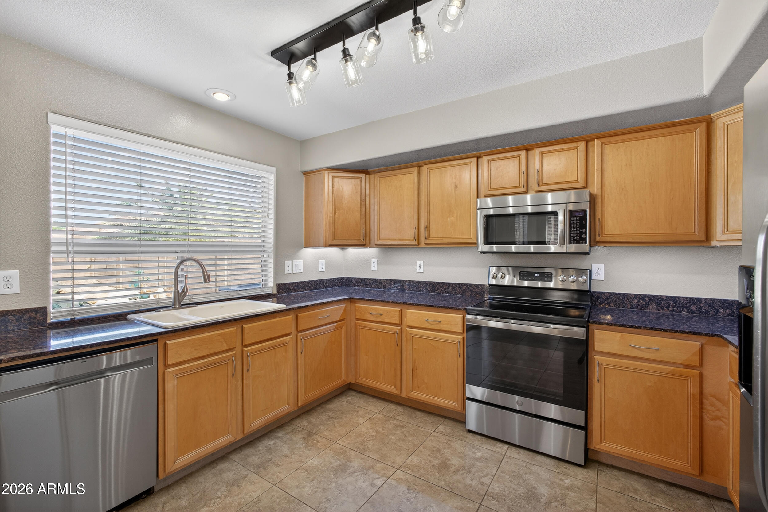 812 E LOVEGRASS Drive