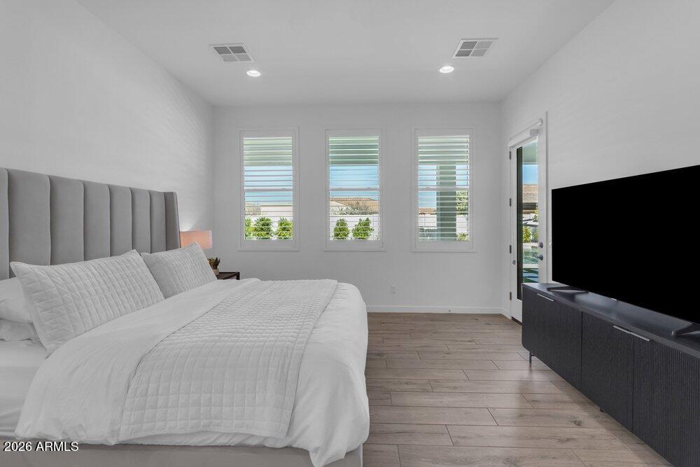 1162 E LA FORTUNA Court