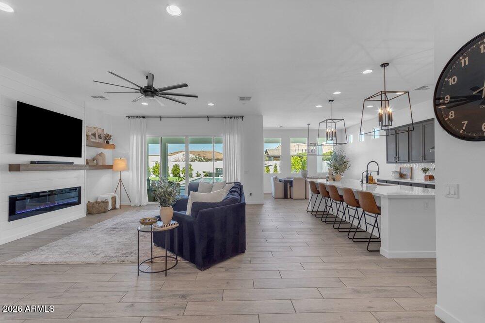 1162 E LA FORTUNA Court