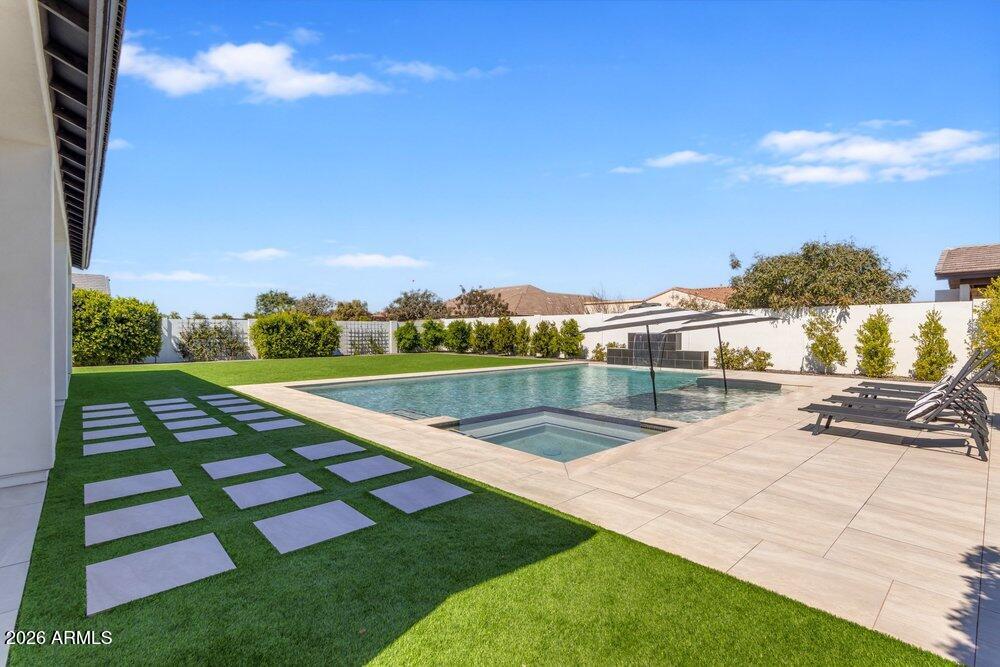 1162 E LA FORTUNA Court