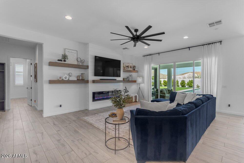 1162 E LA FORTUNA Court