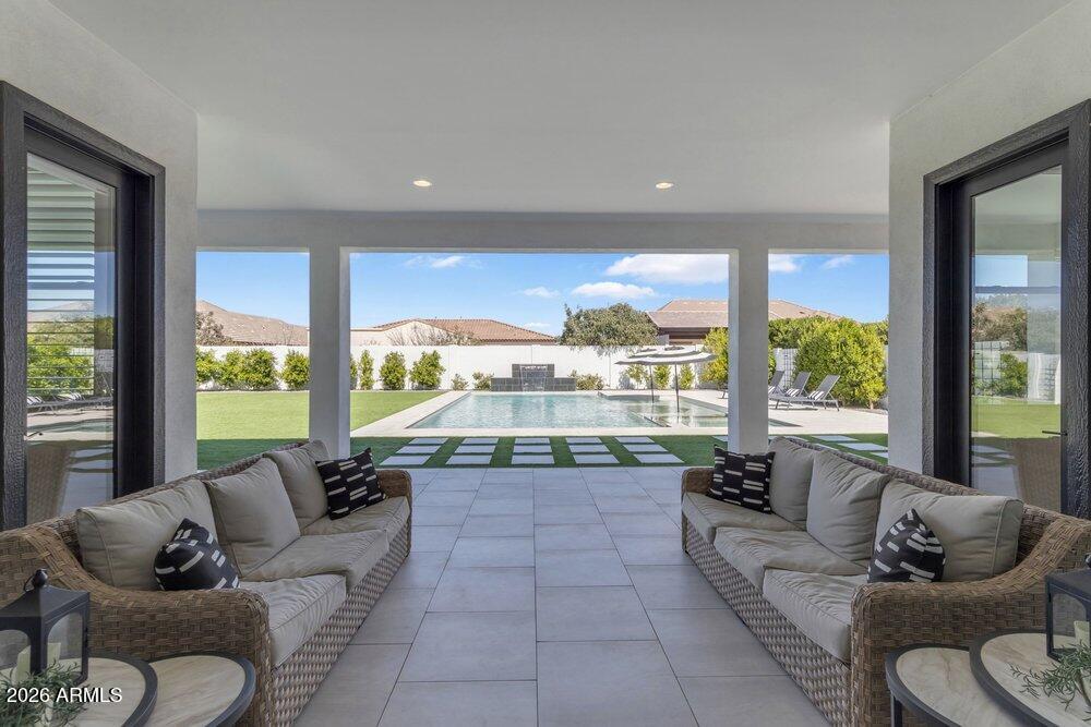 1162 E LA FORTUNA Court