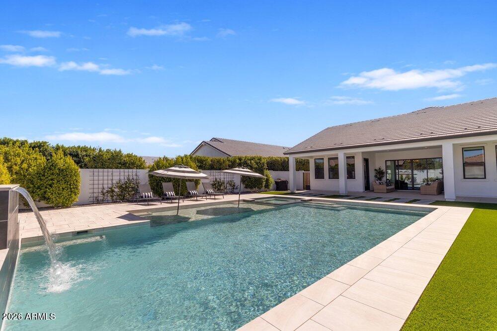 1162 E LA FORTUNA Court