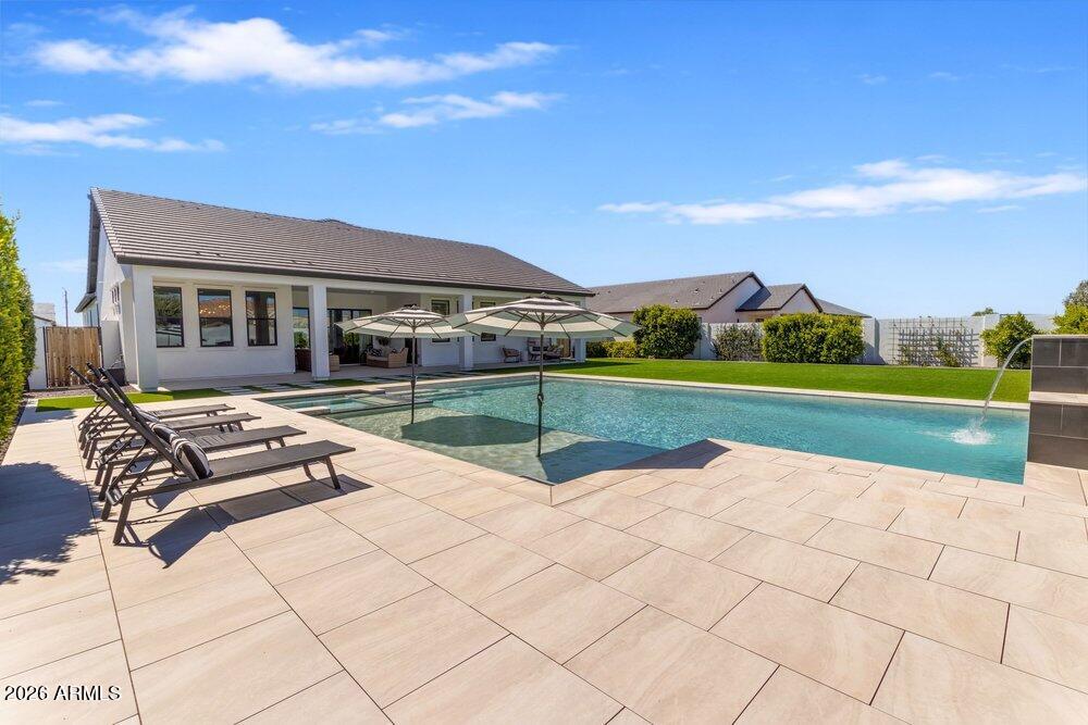 1162 E LA FORTUNA Court