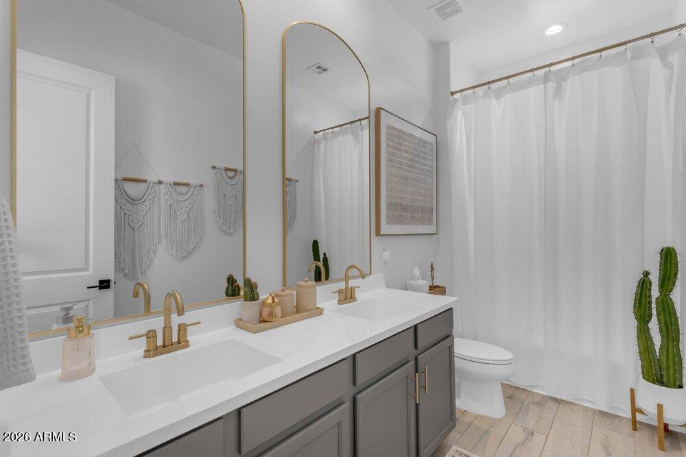 1162 E LA FORTUNA Court