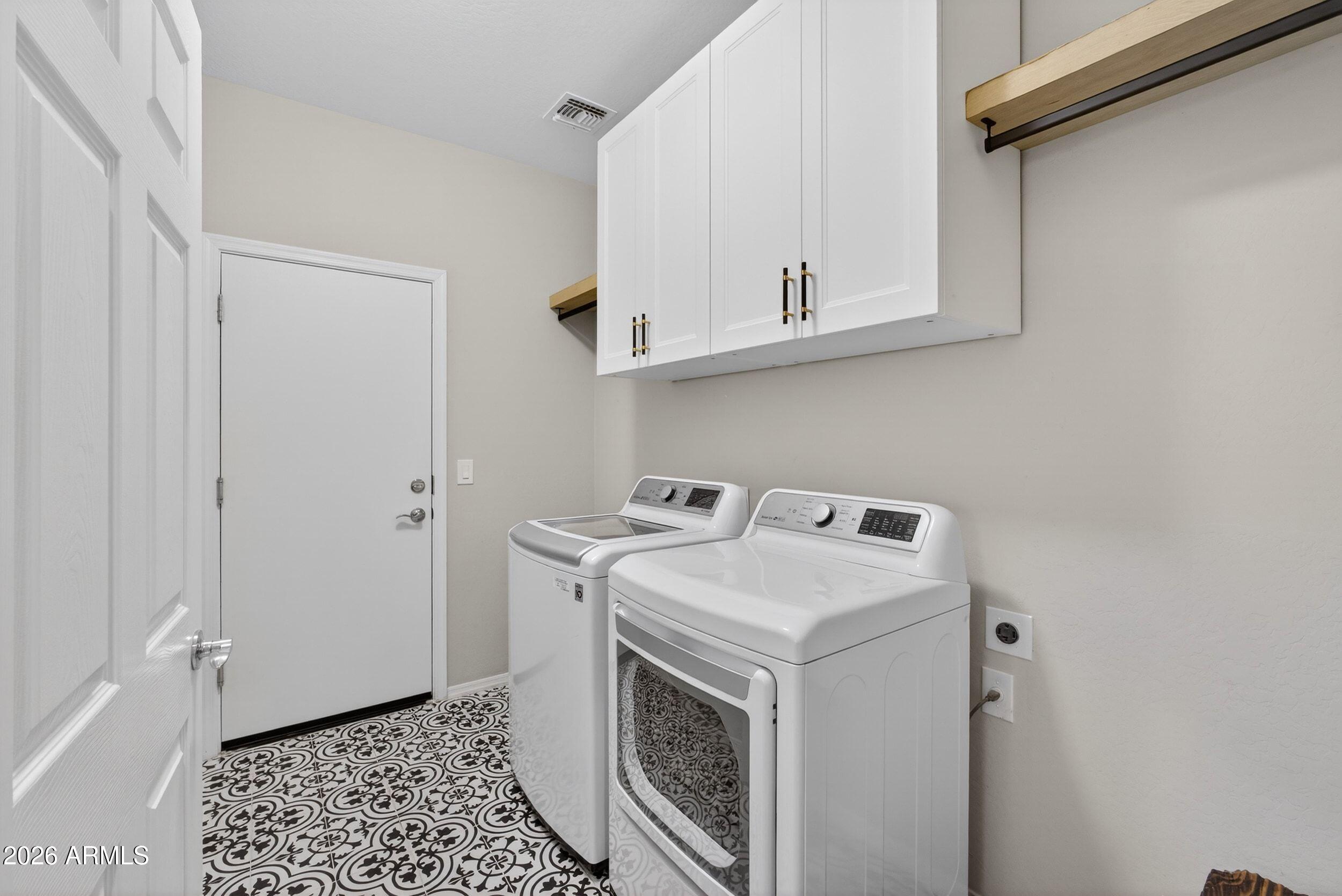 5218 S LINDENWOOD Circle