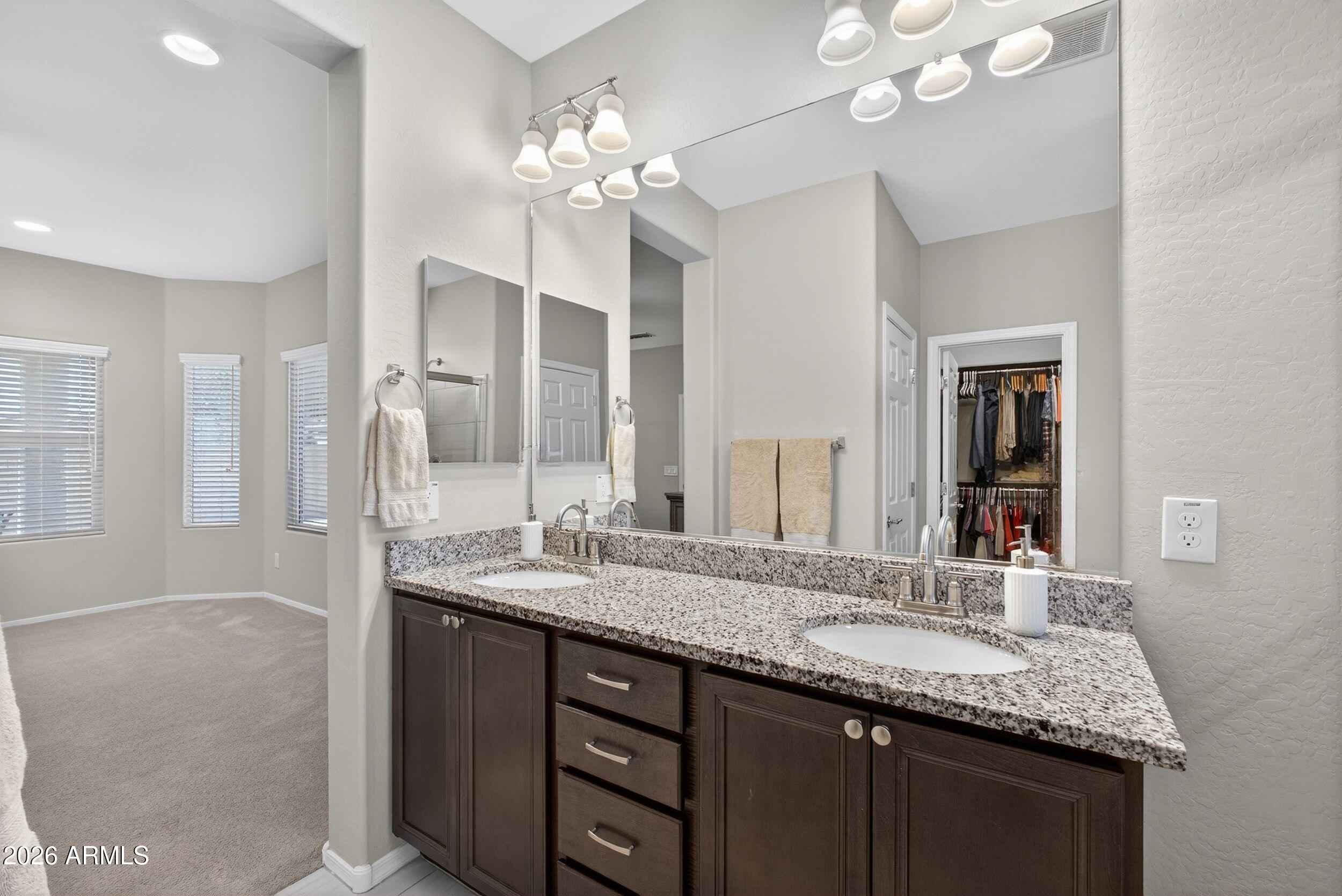 5218 S LINDENWOOD Circle