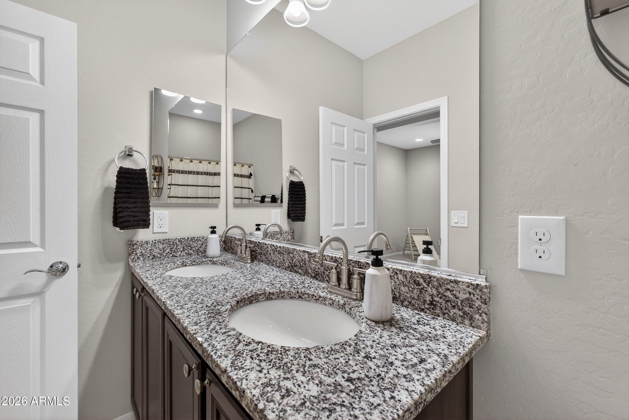 5218 S LINDENWOOD Circle