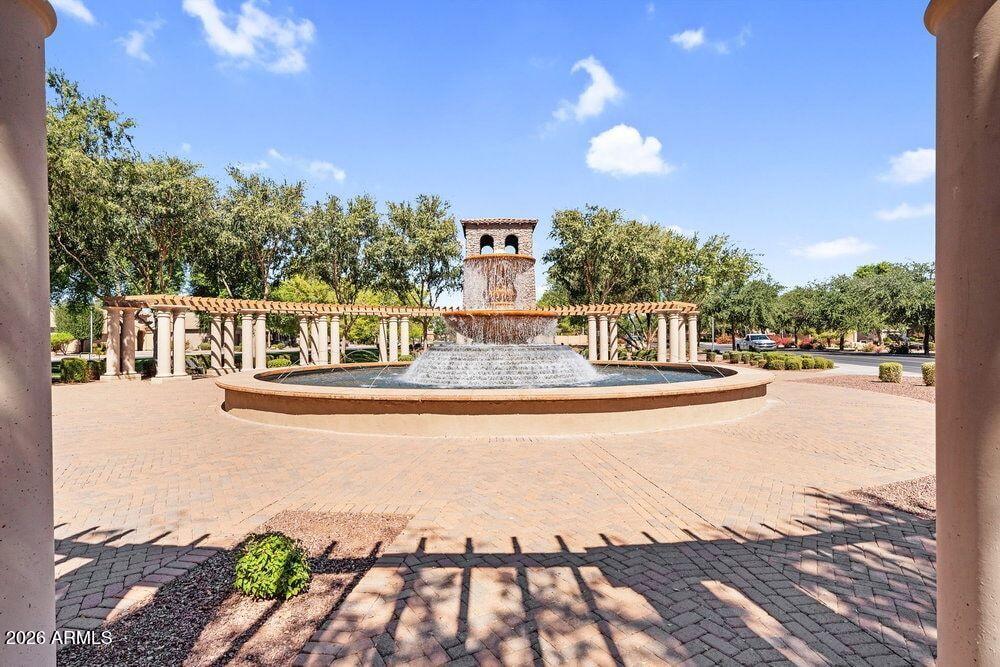 5218 S LINDENWOOD Circle