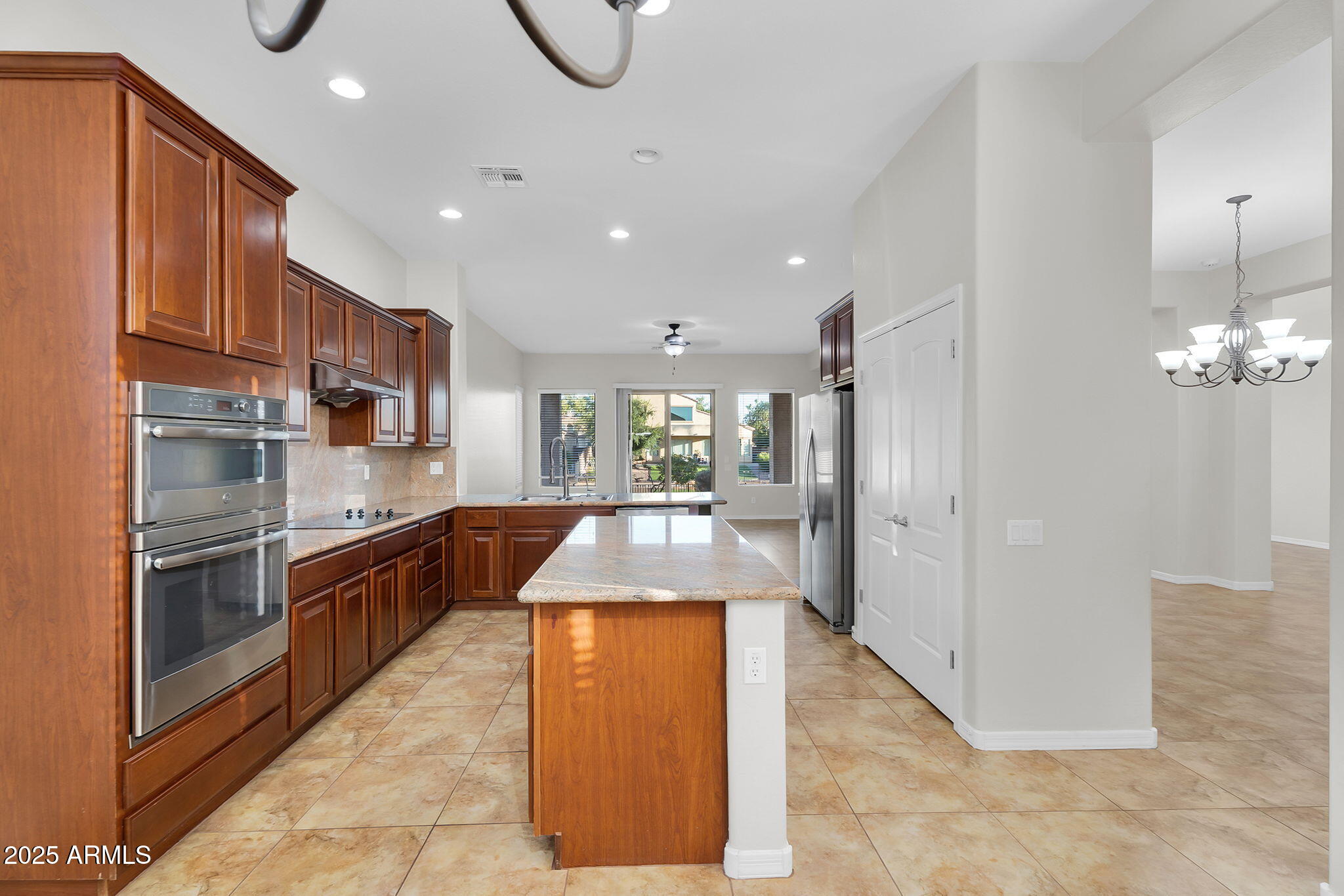 637 E INDIAN WELLS Place