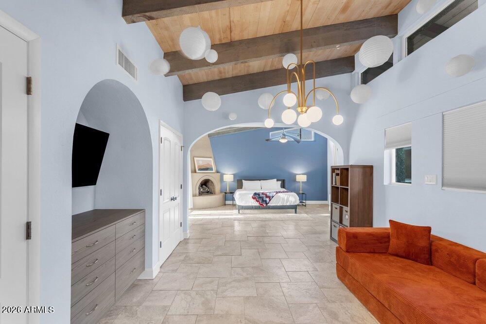 6802 E PARADISE Parkway