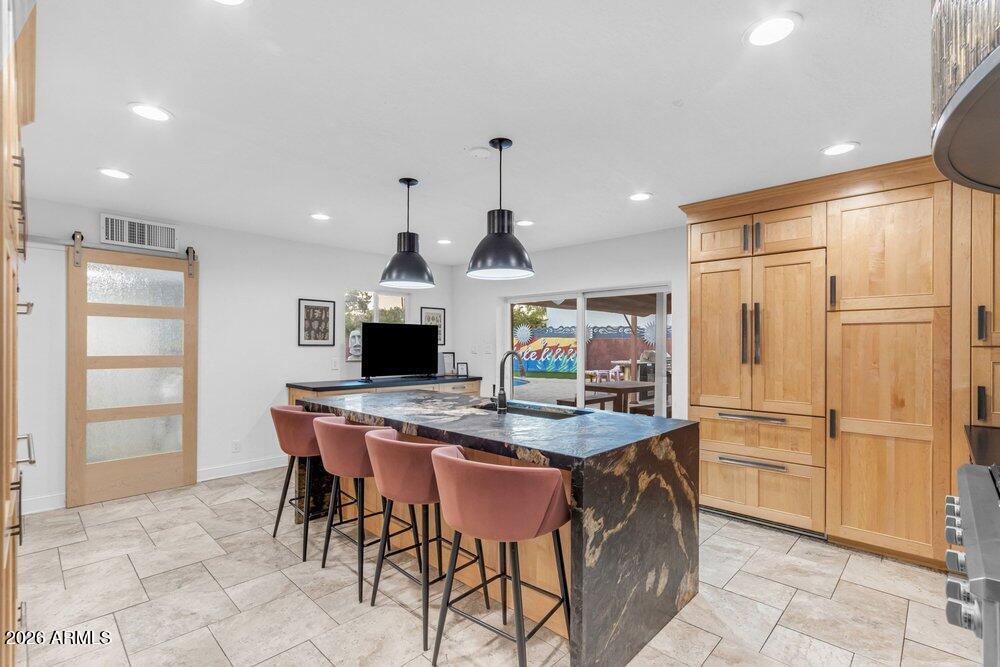 6802 E PARADISE Parkway