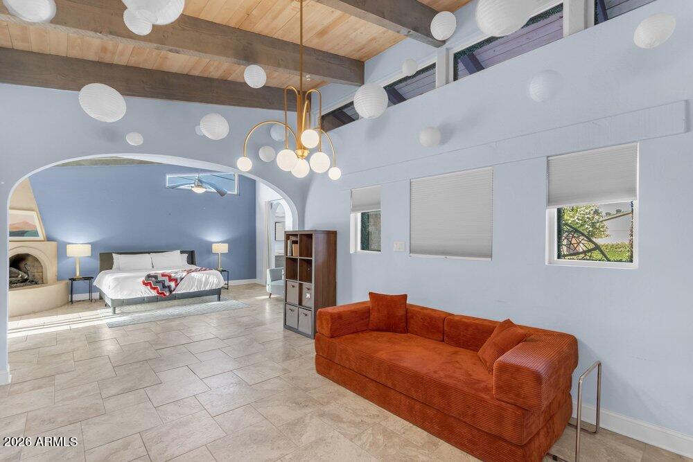 6802 E PARADISE Parkway