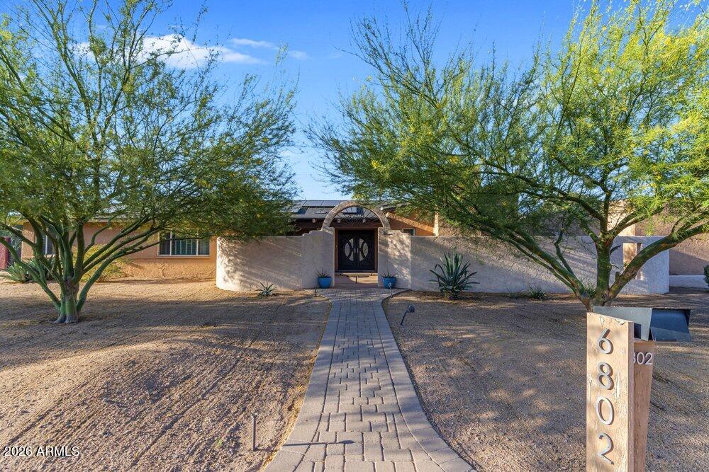 6802 E PARADISE Parkway