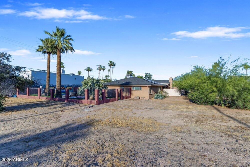 6802 E PARADISE Parkway