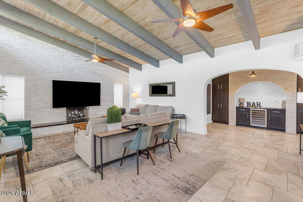 6802 E PARADISE Parkway