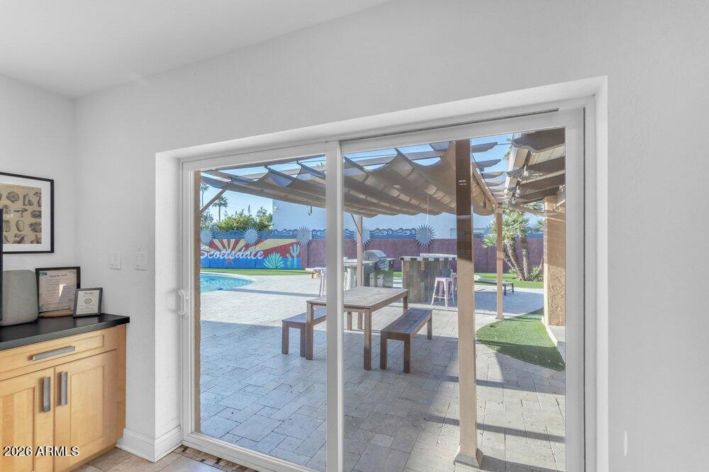 6802 E PARADISE Parkway