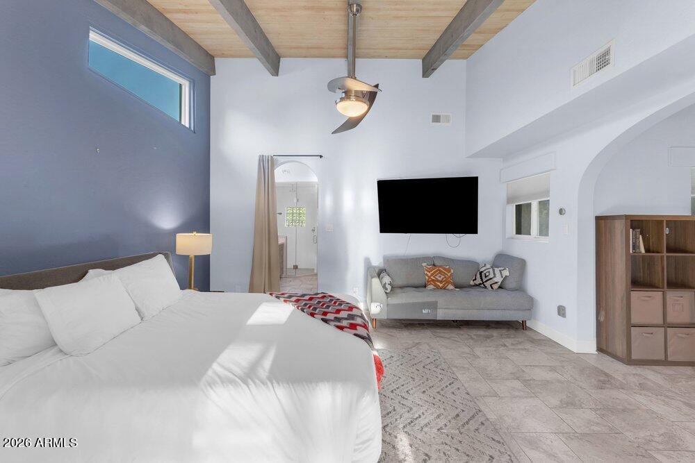 6802 E PARADISE Parkway