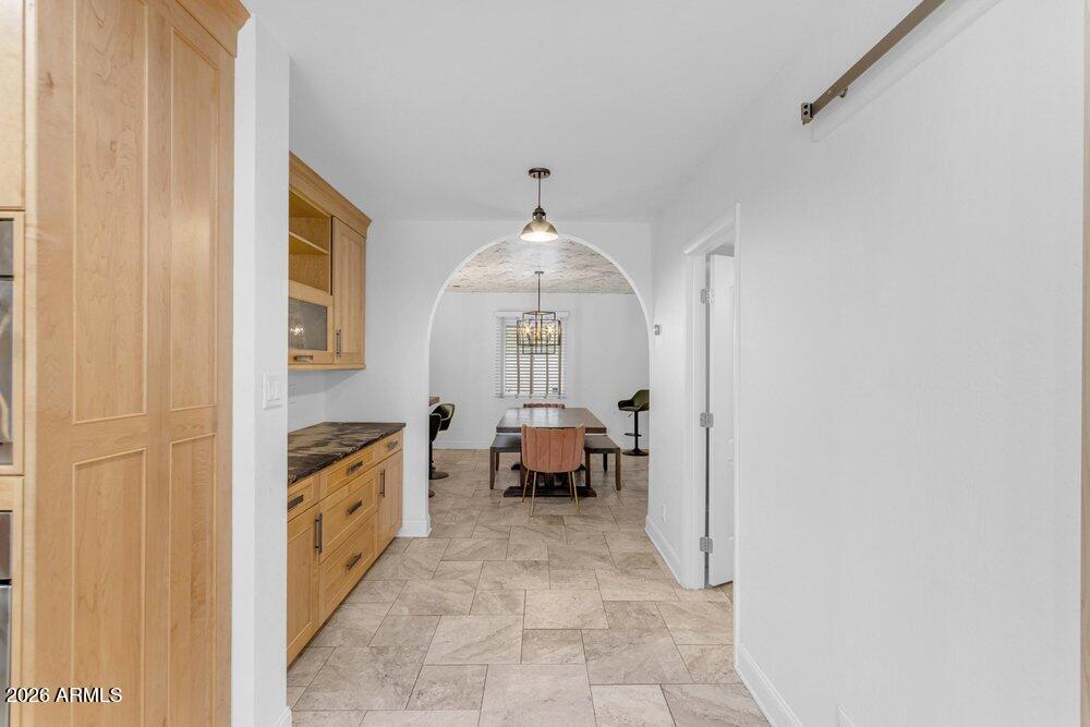 6802 E PARADISE Parkway