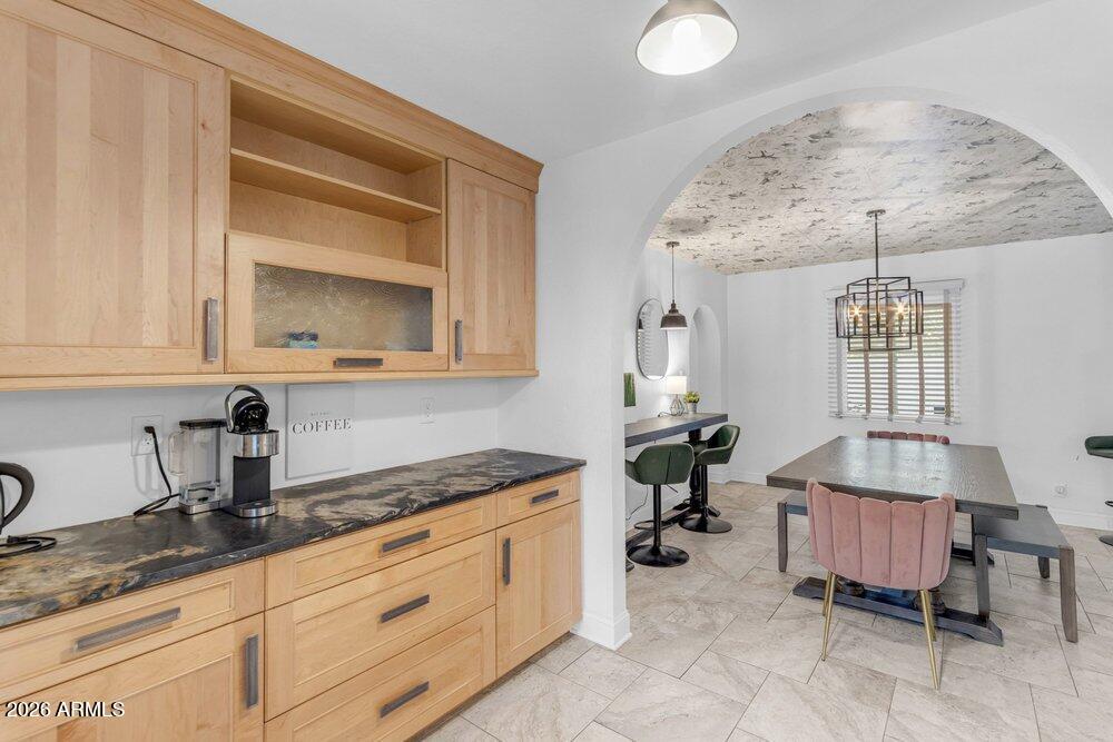 6802 E PARADISE Parkway